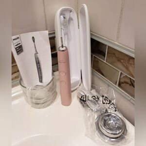 Philips Sonicare Diamondclean 9000 Toothbrush/Charging Glass/Travel Case NEW